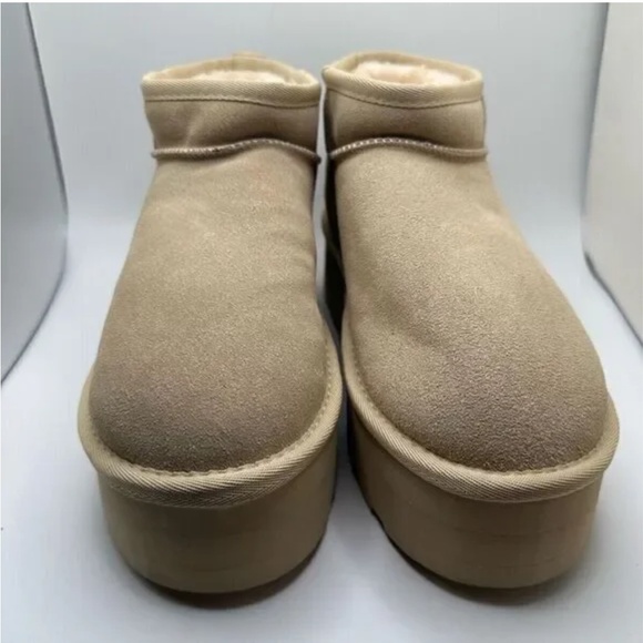CUSHIONAIRE SUEDE PLATFORM ANKLE BOOT W/MEMORY FOAM NWT 8-WIDE SAND - Picture 2 of 7